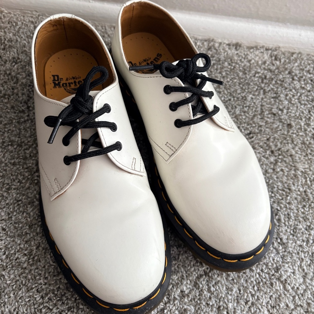 Unisex White Leather Oxford Shoes Dr. Martens